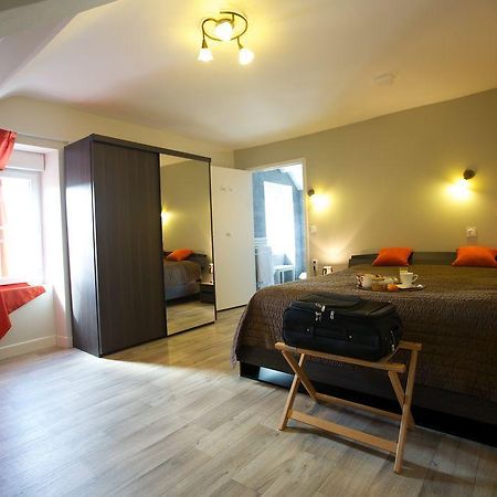 Logis Hotel Le Petit Breuil La Courtine Esterno foto