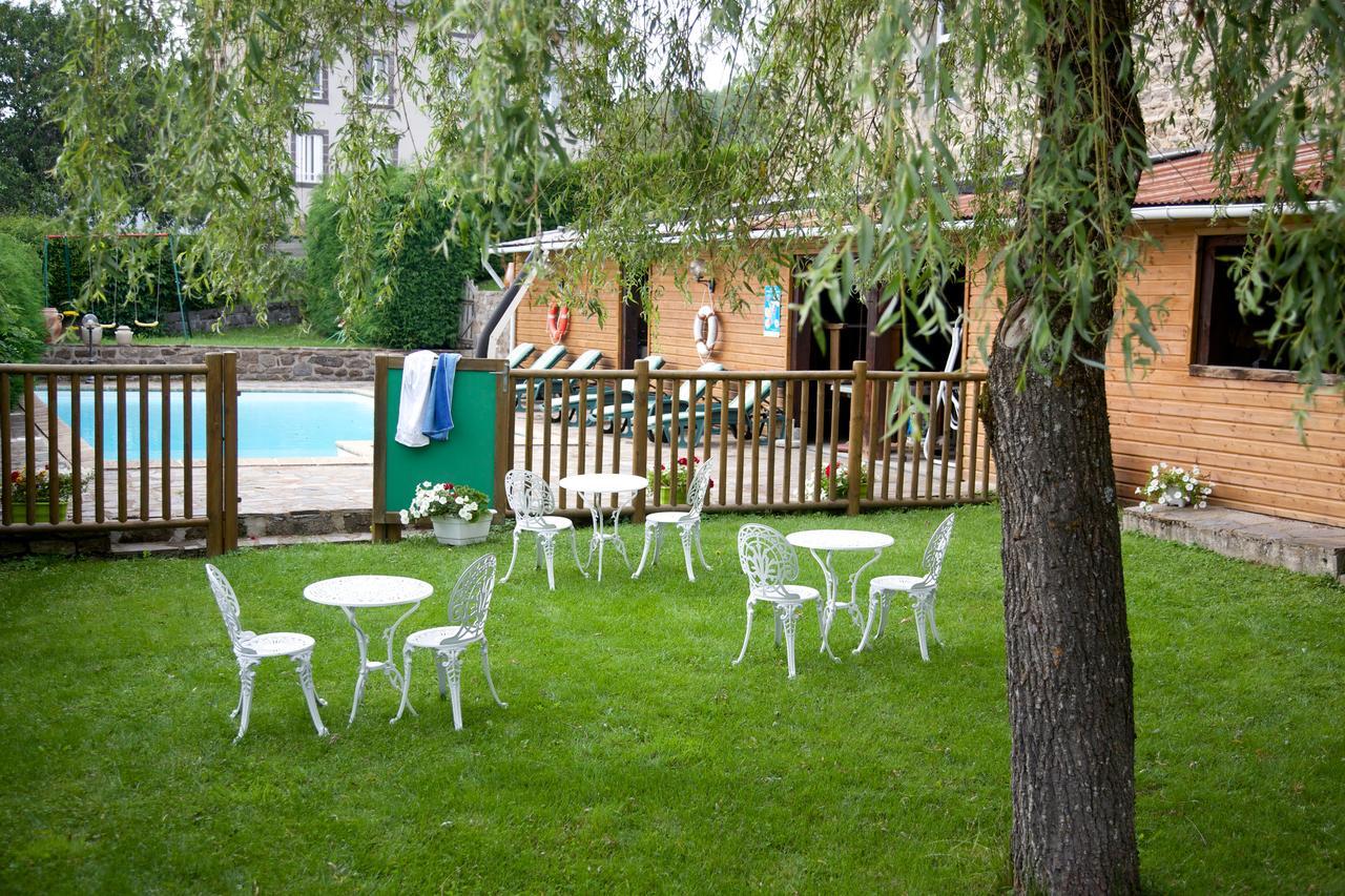 Logis Hotel Le Petit Breuil La Courtine Esterno foto
