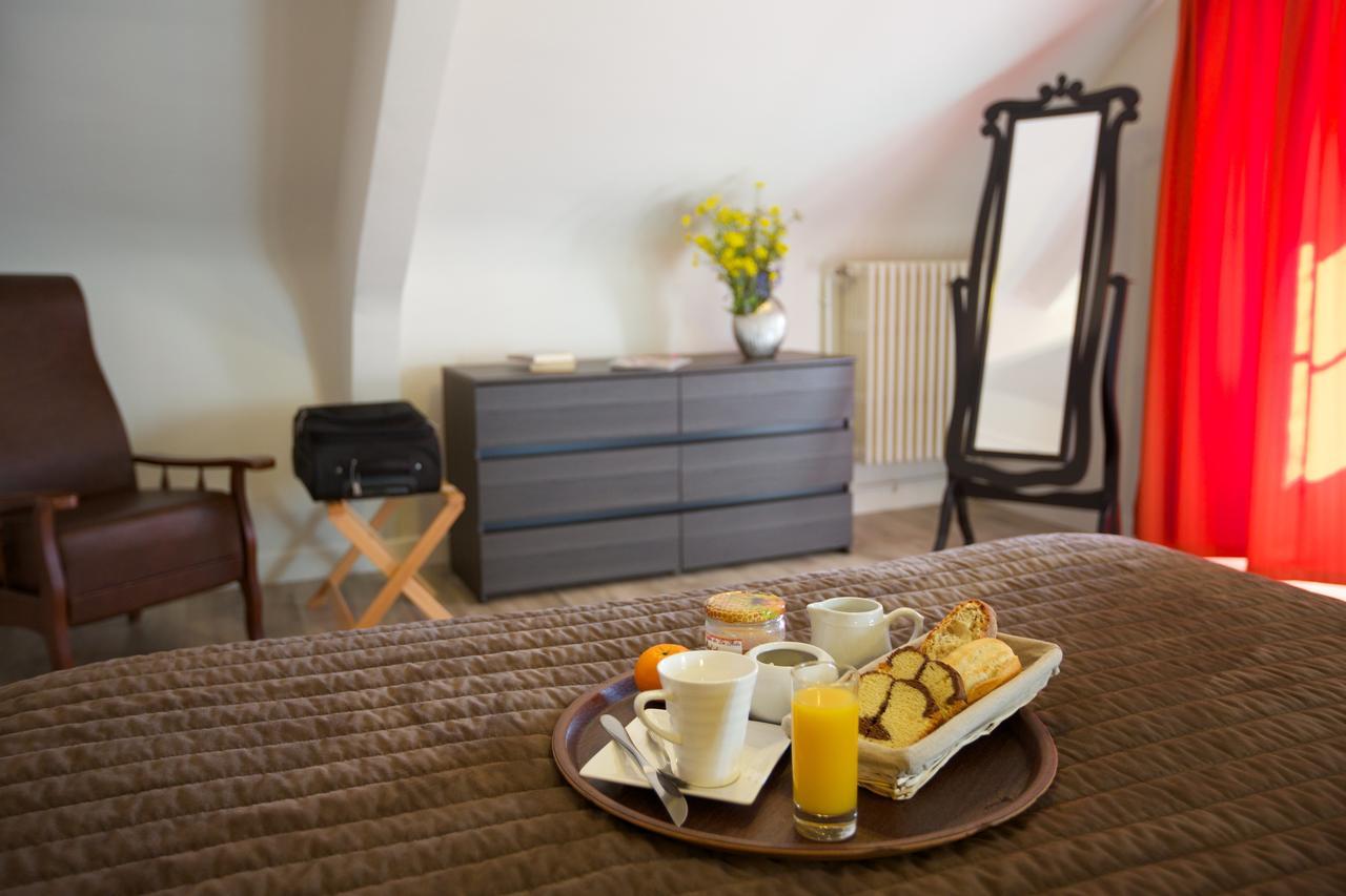 Logis Hotel Le Petit Breuil La Courtine Esterno foto